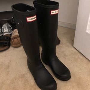 tall matte black Hunter boots